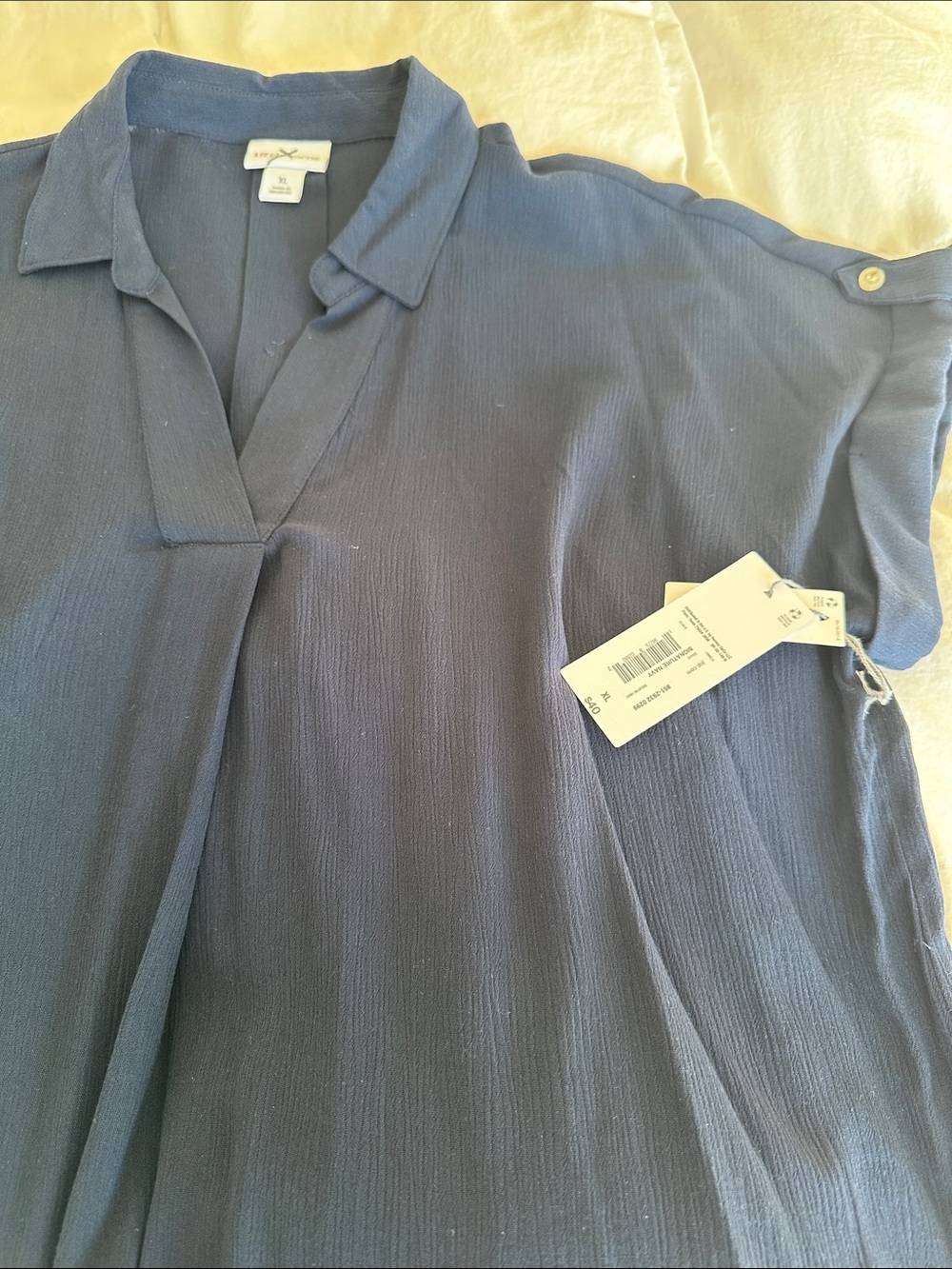 NWT Liz Claiborne Navy V-Neck Roll-Tab Sleeve Tunic - Picture 4 of 7